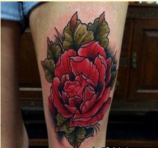 女性腿部漂亮彩色玫瑰花纹身图片