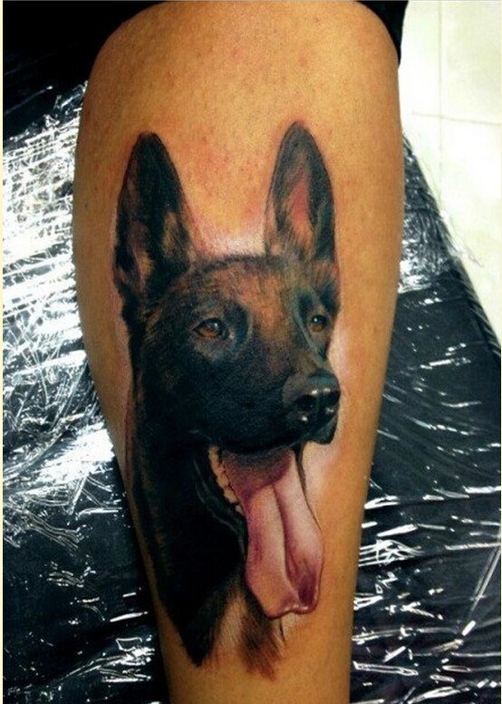 腿部可爱汪星人纹身图案欣赏图片