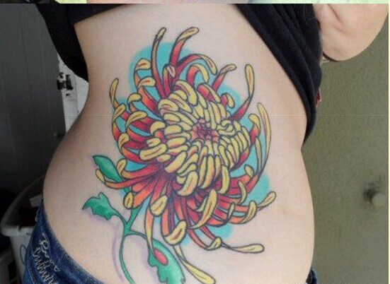 个性腰部漂亮菊花纹身图案图片