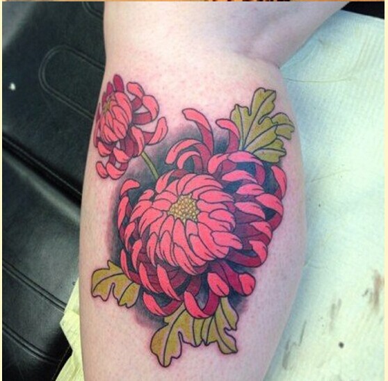 个性腿部漂亮菊花纹身图片图片