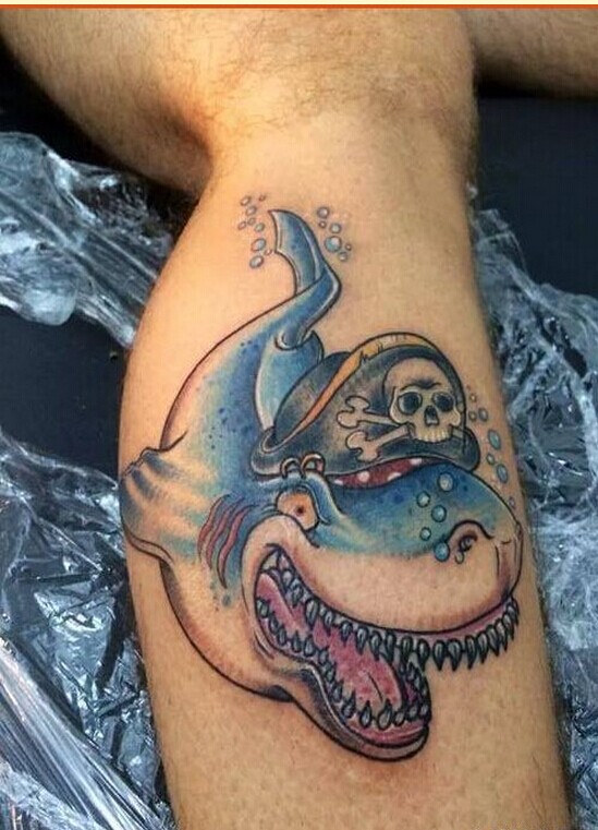 时尚腿部个性鲨鱼纹身图案图片