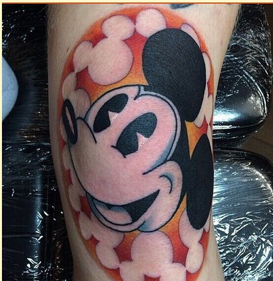 个性腿部漂亮卡通米奇纹身图案图片