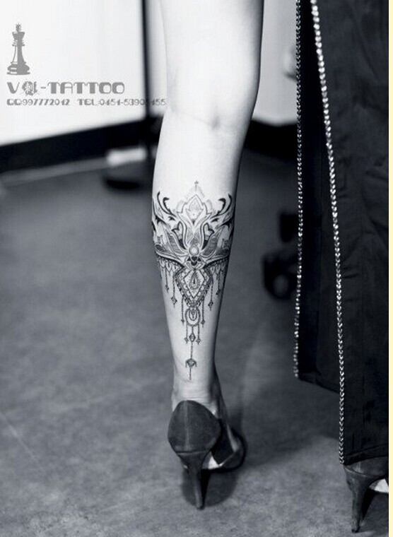 时尚女性腿部个性蕾丝纹身图案图片