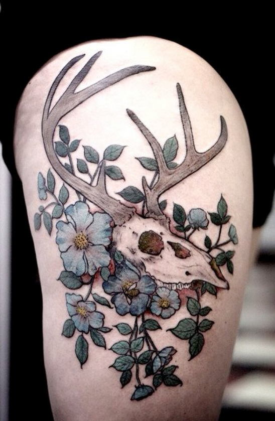 时尚女性腿部个性鹿骷髅头花纹身图片图片