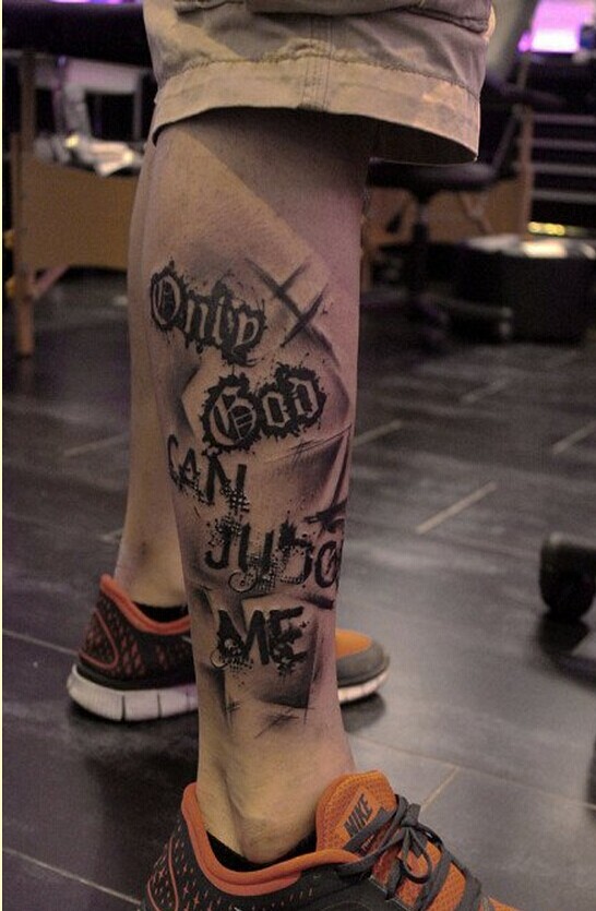 时尚腿部个性泼墨字体纹身图片图片