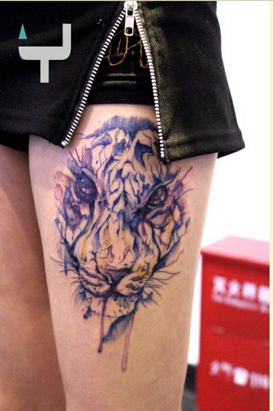 个性腿部时尚彩色线条老虎头纹身图案图片