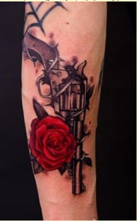 个性腿部漂亮好看的玫瑰手枪纹身图案图片