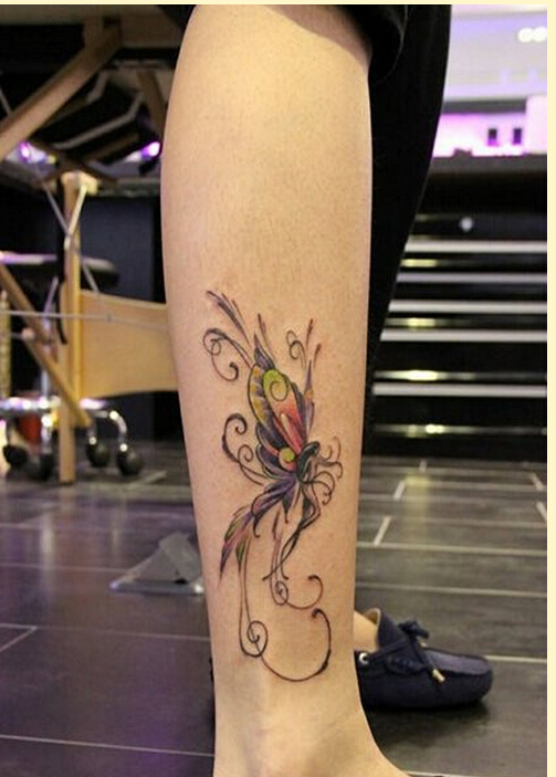 女性腿部漂亮好看的彩色蝴蝶纹身图案图片