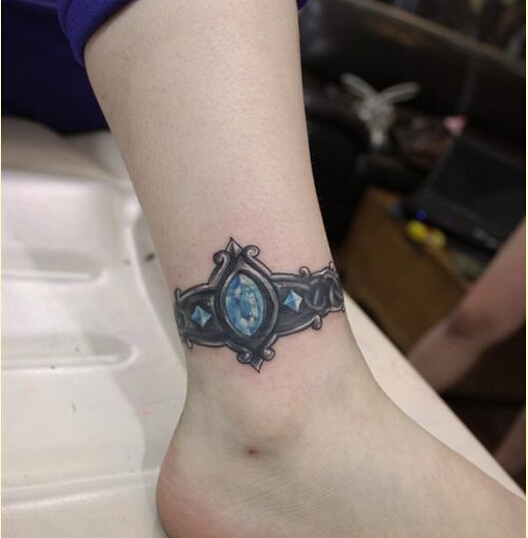 女孩子腿部时尚好看的宝石臂环纹身图图片