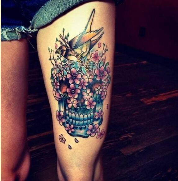 时尚女性腿部好看的彩色花鸟骷髅头纹图片