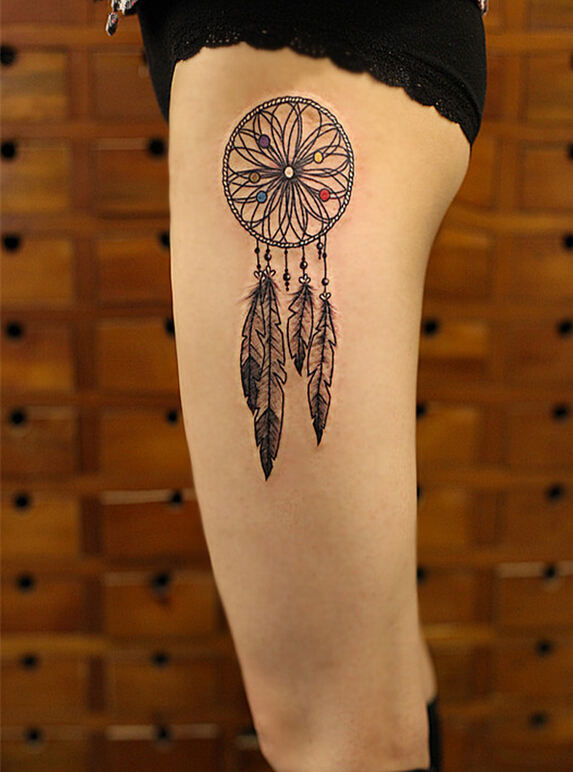 女性腿部个性时尚经典的捕梦网纹身图图片