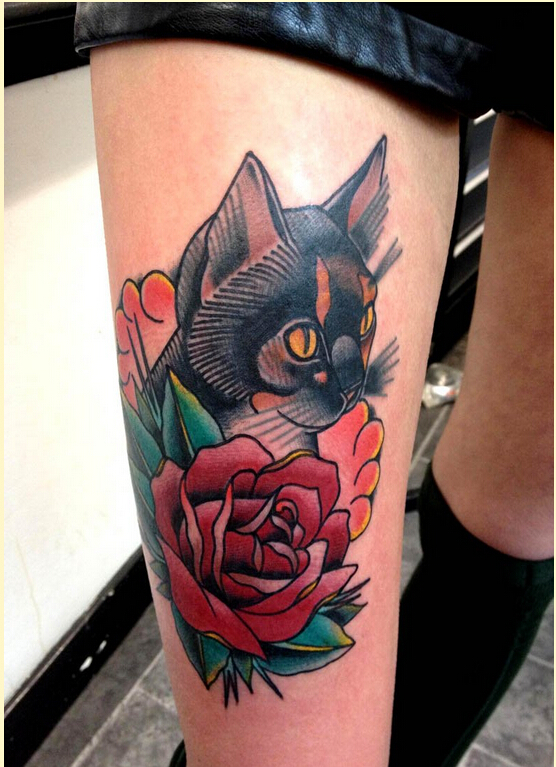 个性时尚大腿上好看的猫玫瑰花纹身图图片