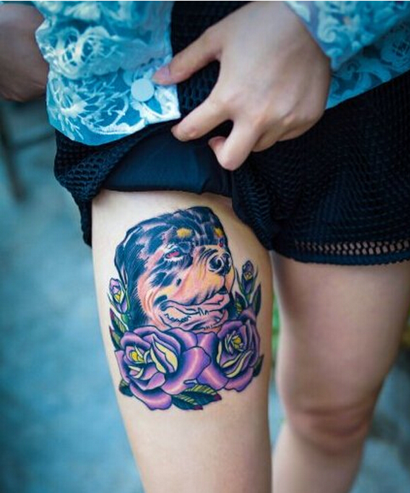 女性腿部时尚好看的汪星人玫瑰花纹身图片