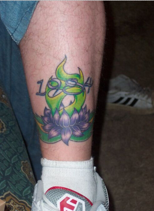 时尚小腿部精美好看的蓝莲花纹身图案图片