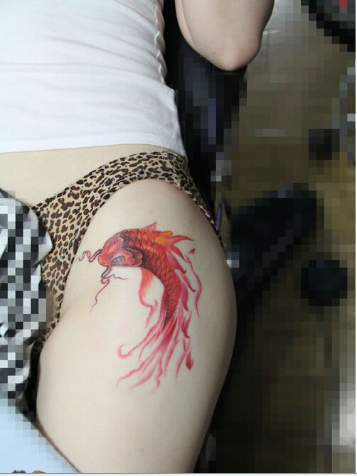 女生腿部漂亮时尚好看的彩色小鲤鱼纹图片