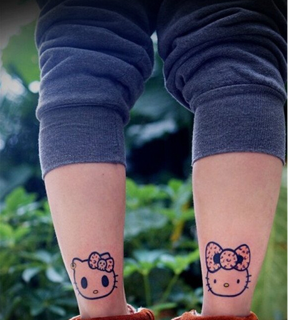 腿部精美好看的彩色Kitty猫纹身图案图片