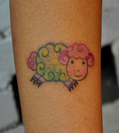 腿部可爱漂亮好看的卡通小羊纹身图案图片