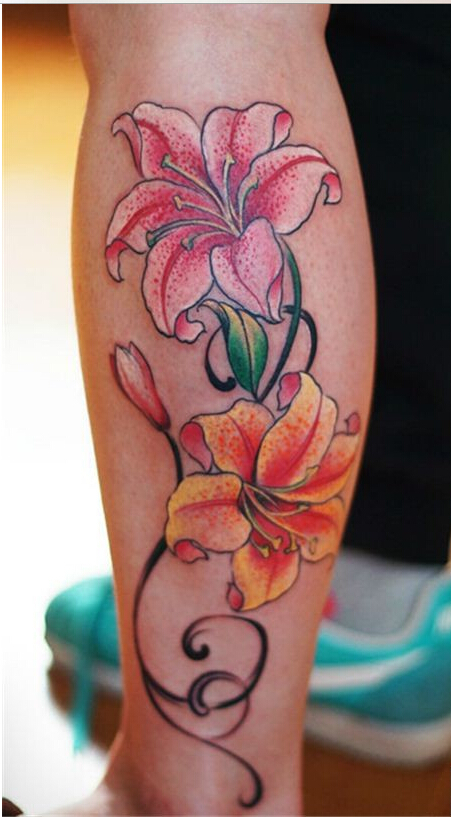 小腿部漂亮唯美好看的彩色百合纹身图图片