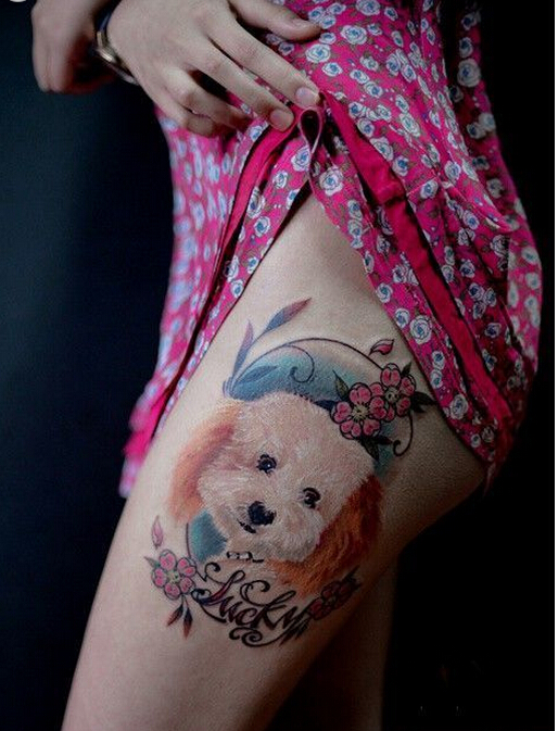 美女大腿可爱漂亮好看的宠物狗刺青图图片