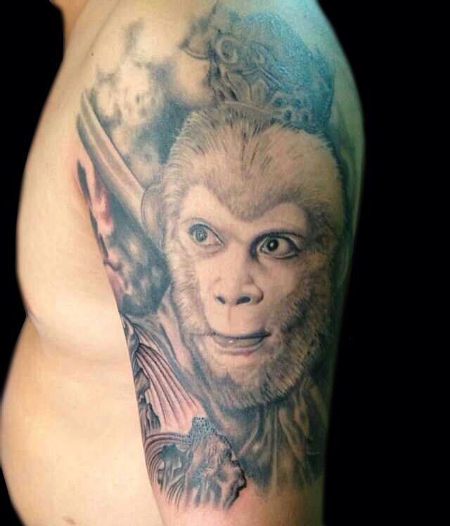 手臂上的齐天大圣纹身