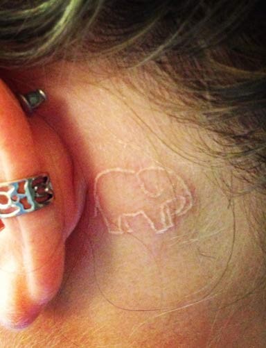 个性的鸽子血纹身时尚达人的选择