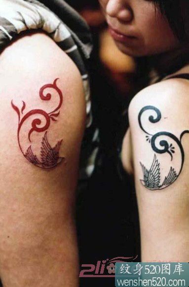 肩部飞翔的鸽子之鸽子血情侣纹身