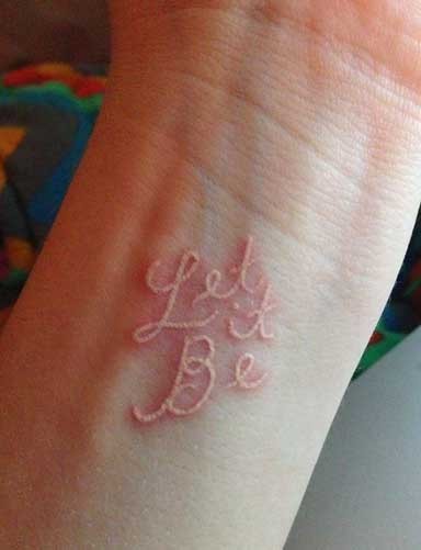 女孩子喜欢的小清新字母纹身图案