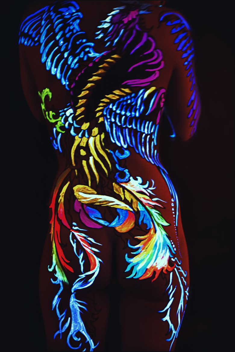 那些能让你眼前一亮的荧光纹身