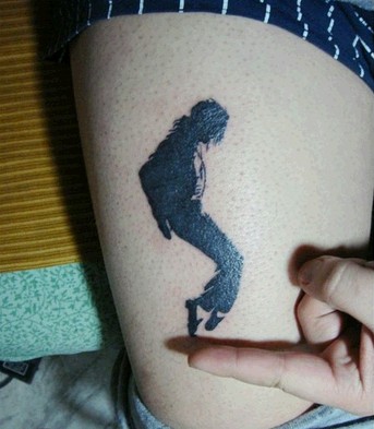 男人脚部MJ纹身图片