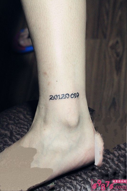 脚部个性数字纹身图片