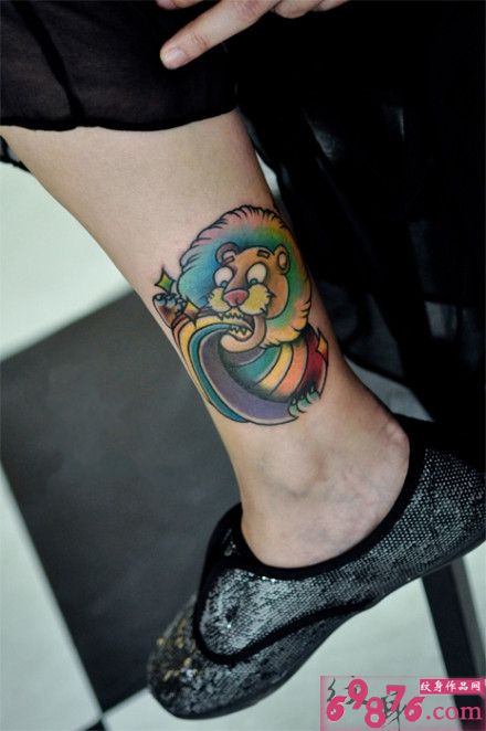 小腿卡通狮子纹身图片
