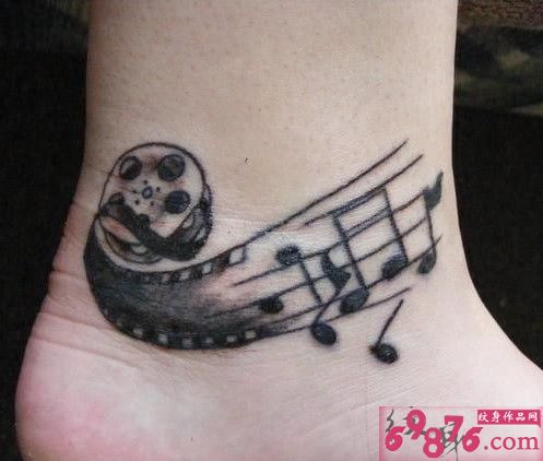 脚踝创意电影五线谱胶片图片