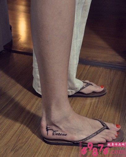 脚背飞舞芭蕾女孩英文刺青图片
