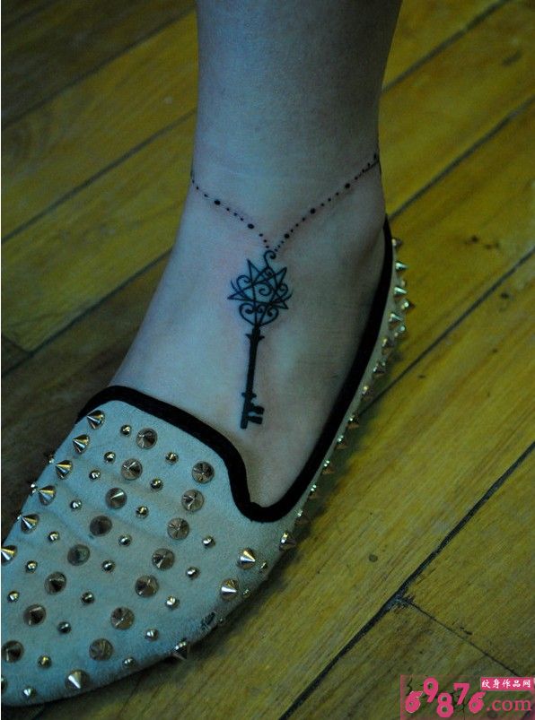 钥匙脚链脚踝纹身图片图片