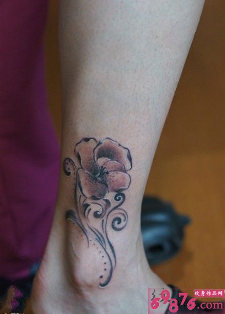 脚踝性感美人蕉纹身图案图片