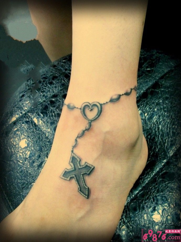 心形十字架脚链纹身图片