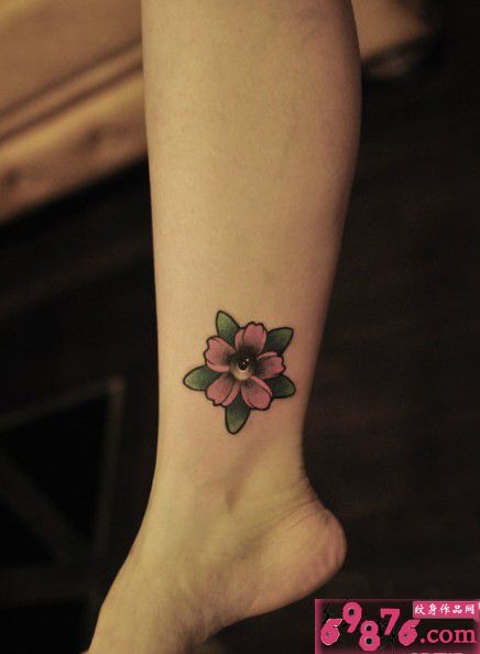 创意花眼腿部纹身图片