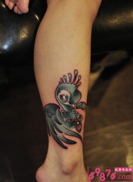 脚踝呆萌小孔雀纹身图片