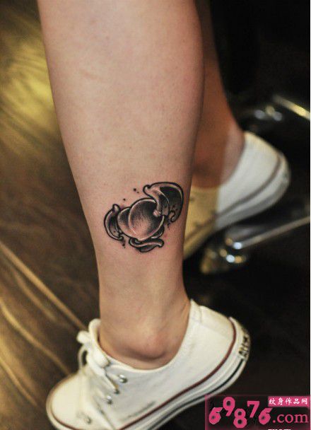 脚踝恶魔心创意纹身图片