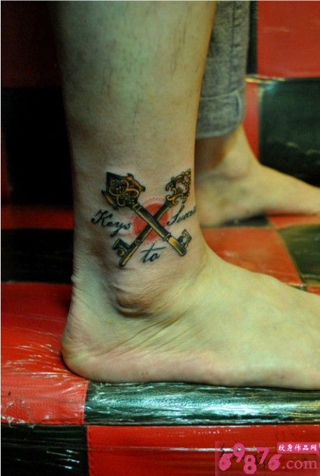 脚踝钥匙纹身图片