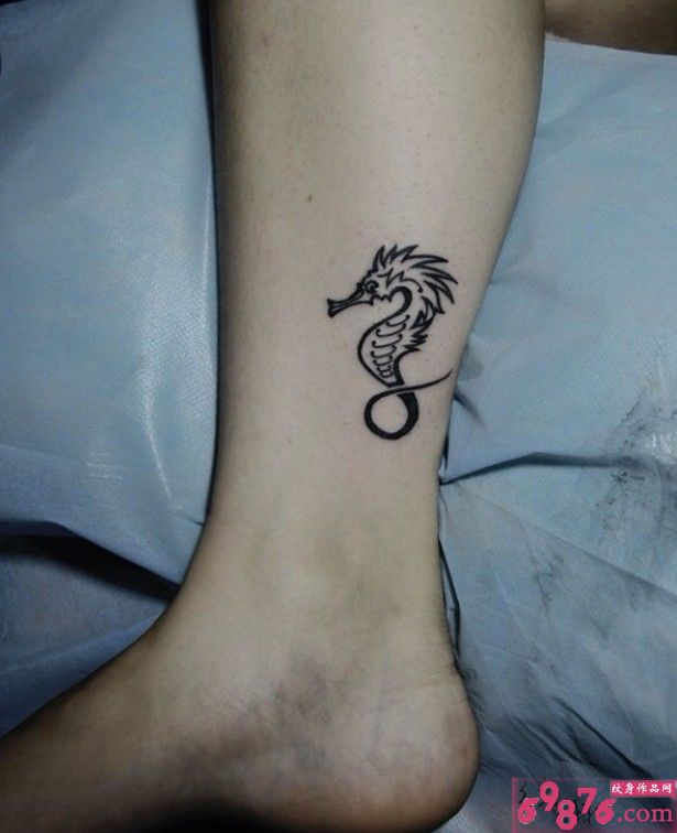 脚踝小海马纹身图片