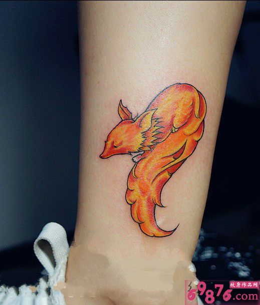 火狐狸脚踝纹身图片