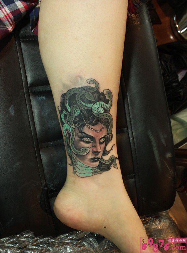 邪恶美杜莎脚踝纹身图片