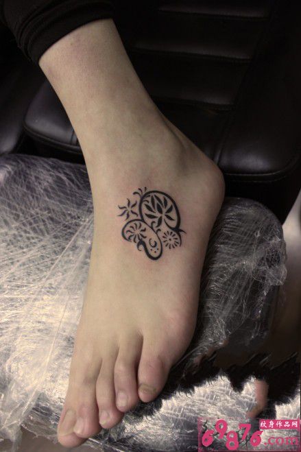 创意脚背小图腾纹身图片
