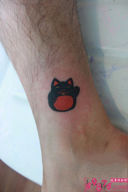 可爱招财猫脚踝纹身图片