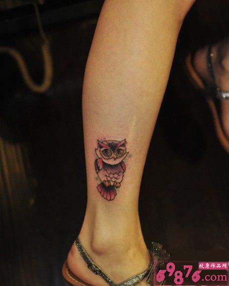 清新风格猫头鹰脚踝纹身图片