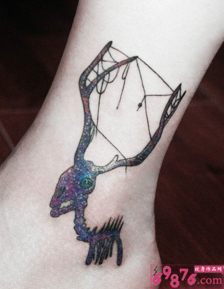 星空骷髅鹿创意脚踝纹身图片