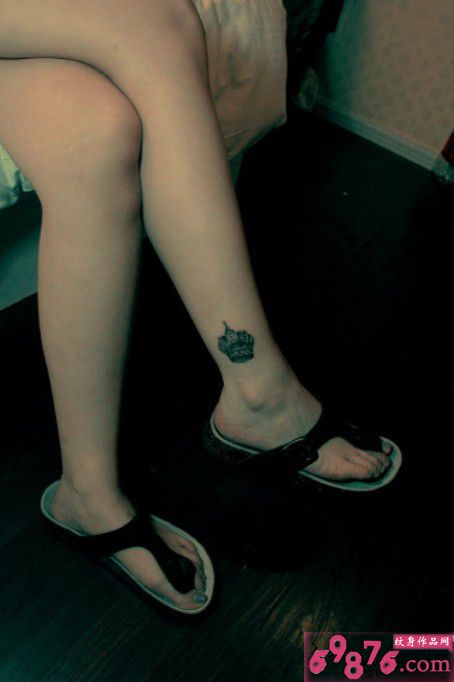 清新皇冠脚踝纹身图片