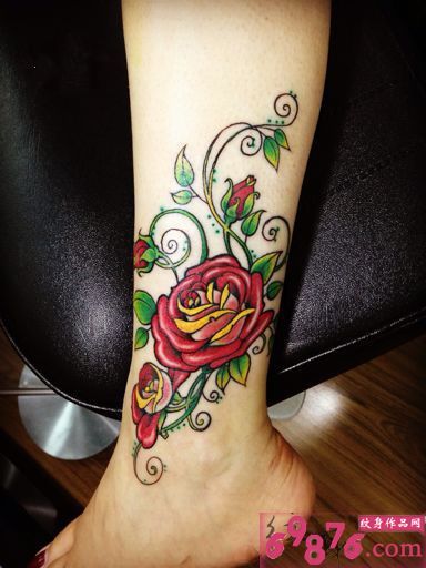 娇艳玫瑰脚踝纹身图片