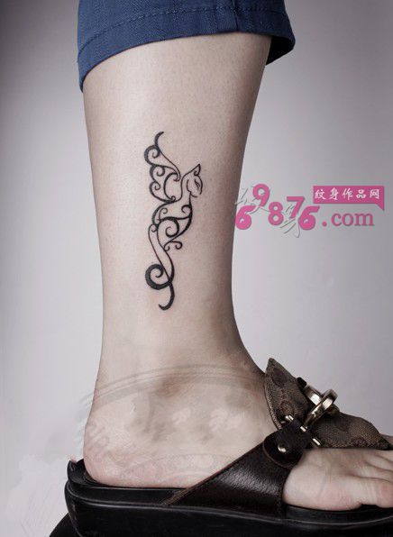 另类线条狐狸脚踝纹身图片